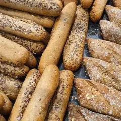 Une variété de pains aux céréales et graines. Lequel ne fait pas grossir ? Peut-être celui avec le plus de fibres !