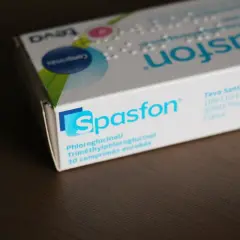 Boîte de Spasfon, un médicament pour la vessie hyperactive. 30 comprimés enrobés.