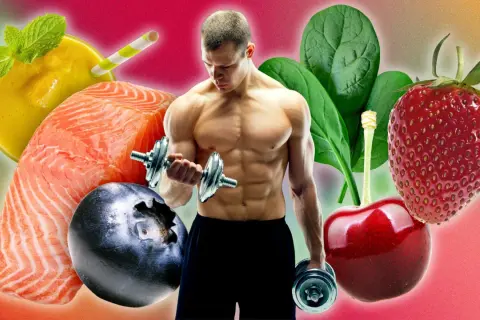 Un homme musclé soulève des haltères entouré d'aliments sains : saumon, baies, épinards, smoothie. Un régime anti inflammatoire naturel pour la performance.